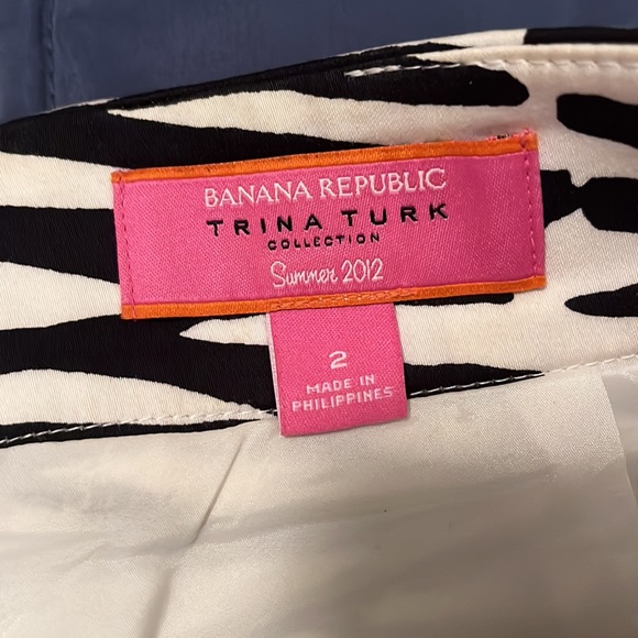 Banana Republic Trina Turk Collection size 2 skirt with side pockets. - Picture 2 of 4